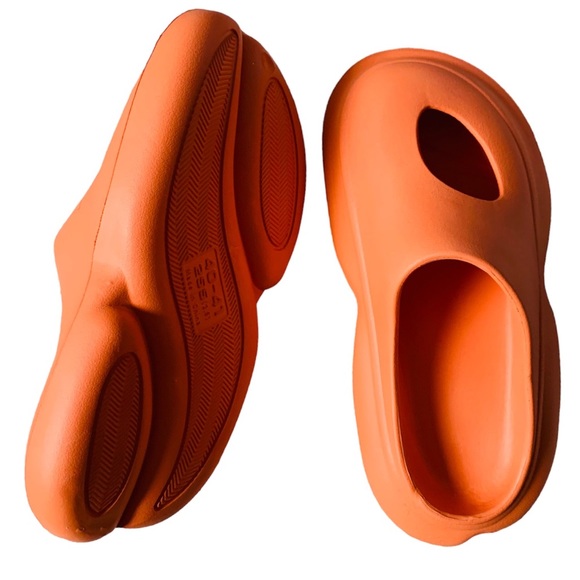 ORANGE FUTURISTIC THICK RUBBER SLIDES - Picture 2 of 4